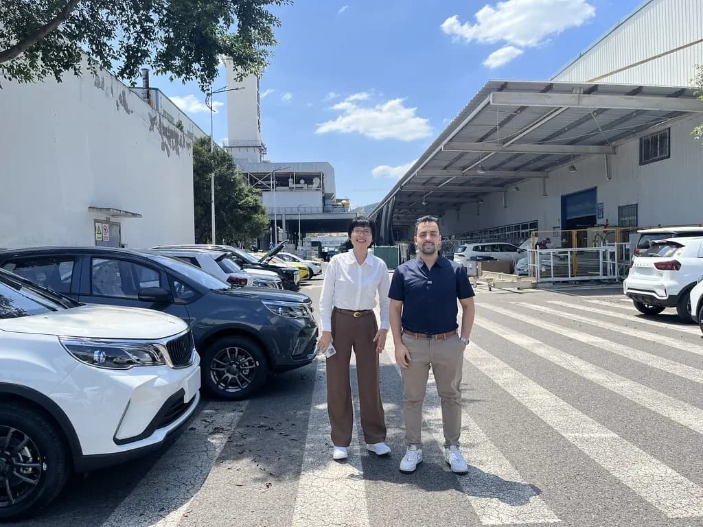 Overseas client inspecting vehicles with Yuzhiyan staff