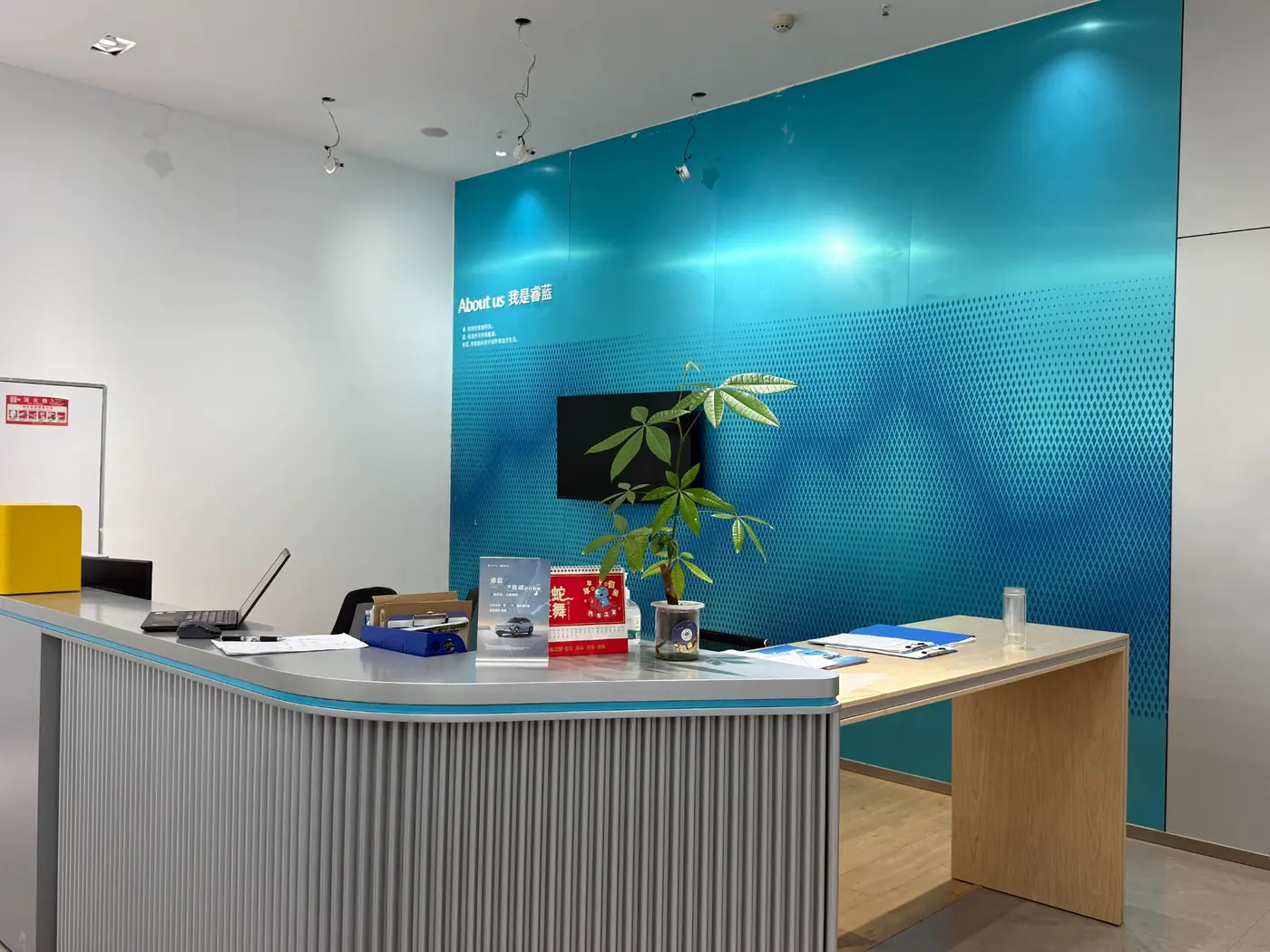 LIVAN brand reception area at Yuzhiyan store